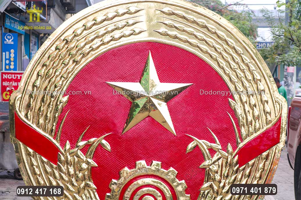 Ngôi sao ở trung tâm Quốc huy là biểu tượng cho lịch sử cách mạng của dân tộc